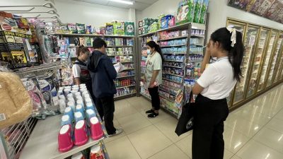 กองสาธารณสุขและสิ่งแวดล้อม ลงพื้นที่ตรวจสอบสถานประกอบการในเขตพื้นที่ เทศบาลตำบลโชคชัย